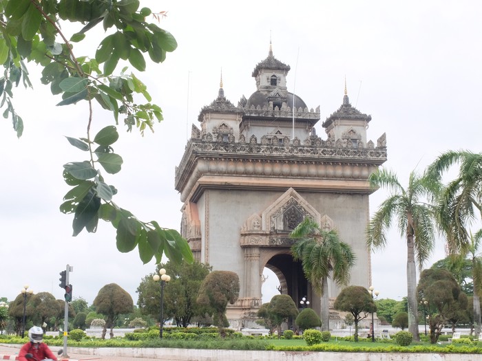 Gerbang kemenangan Laos di Vientiane