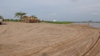 Jika mampir ke daerah Hat Don Chan di ibu kota Vientiane, traveler bisa menemukan pasair pantai yang membentang di tepi Sungai Mekong. Tentu bukan pantai dalam artian sebenarnya (Dhani/detikTravel)