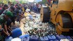 Jelang Ramadan, Ribuan Botol Miras Dimusnahkan