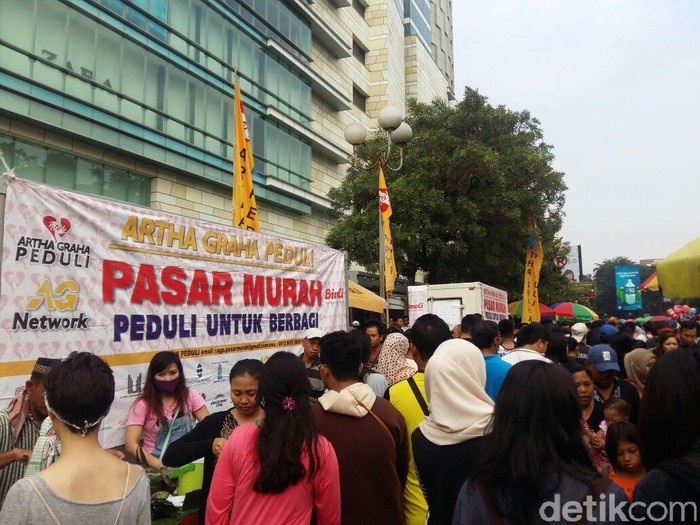 Dalam 3 Jam, Satu Truk Sembako di CFD Thamrin Ludes Diserbu Pembeli