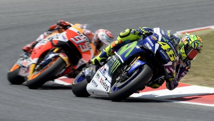 Valentino Rossi diyakini punya potensi menjegal Marc Marquez dalam persaingan gelar juara dunia. (Foto: JOSEP LAGO / AFP)