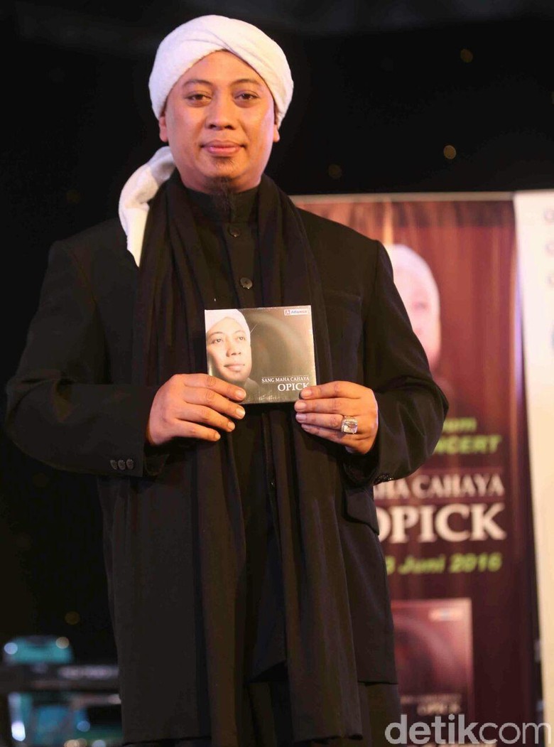 Opick Rilis Album Religi Hasil Perenungan Selama Setahun Opick Rilis Album Religi Hasil Perenungan Selama Setahun