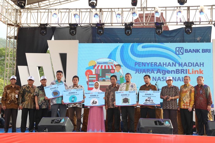 Semarak Penyerahan Hadiah Juara Agen Brilink Nasional Dan Launching Asuransi Mikro Kkm