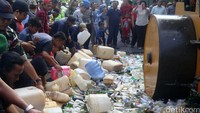 Tujuannya agar masyarakat dapat melihat dan ikut memusnahkan miras menjelang bulan Ramadan.