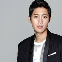 2. Kim Hyun JoongKim Hyun Joong belakangan tidak aktif sebagai artis karena sejumlah kasus yang melibatkannya. Namun nama dan imejnya sebagai aktor tampan masih melekat di benak pemirsa hingga ada di posisi kedua. Foto: KeyEast Ent.