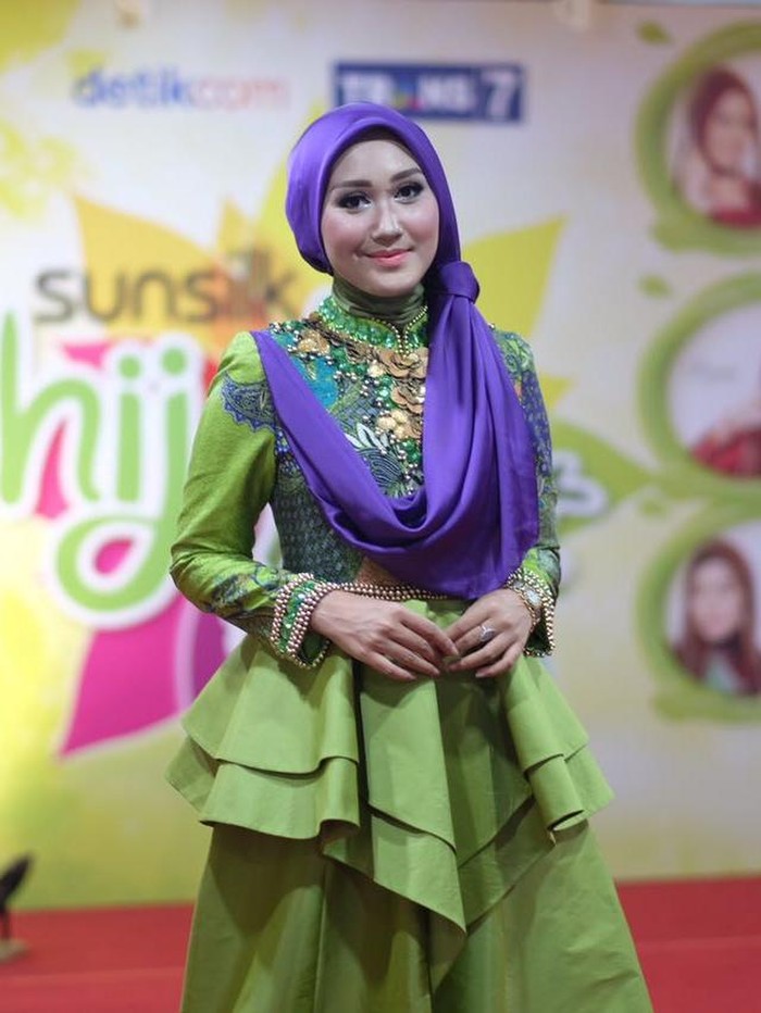Foto Transformasi Gaya Hijab Wanita Indonesia  dari Masa 