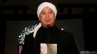 Opick mencoba untuk lebih mendalami dirinya di album Sang Maha Cahaya. Pool/Gus Mun/detikFoto.