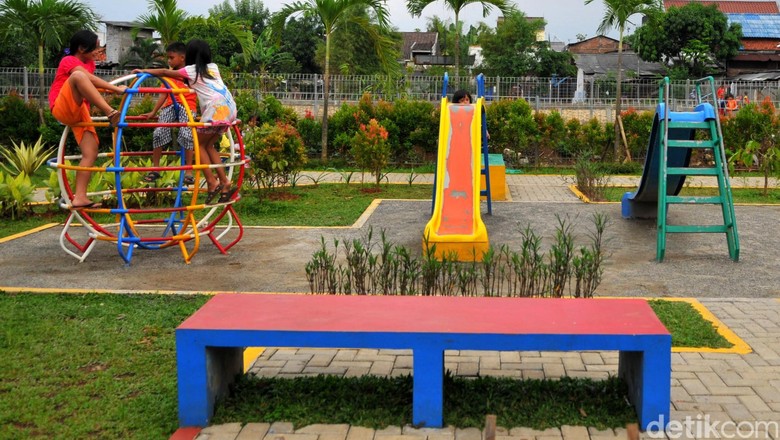 Melihat RPTRA di Kebon Pala