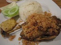  Sedap! 5 Racikan Ayam Goreng Kremes yang Nikmat Disantap dengan Nasi dan Sambal