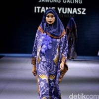 Itang yunasz Sawung Galing Muslim Fashion Festival 2016 at Plaza Selatan. Istora Senayan. Jakarta. [Foto: Mohammad Abduh/Wolipop]