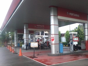 Harga Minyak Mentah Anjlok Gila-gilaan, BBM Kapan Turun?
