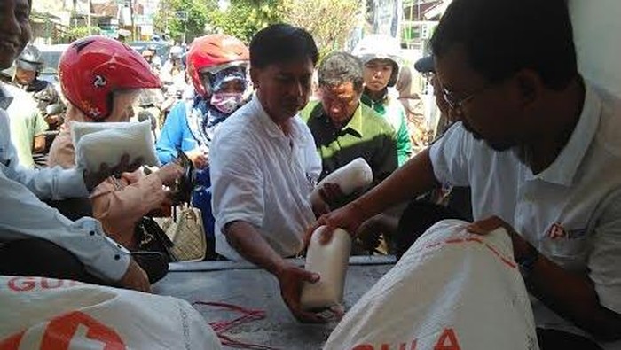 Gula 1,5 Ton Habis Terjual dalam 2 Jam saat Operasi Pasar