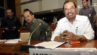 Jaksa Agung Prasetyo bersama jajaraanya mengikuti rapat kerja dengan  Komisi III DPR di Komplek Parlemen, Senayan, Jakarta.