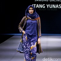 Itang yunasz Sawung Galing Muslim Fashion Festival 2016 at Plaza Selatan. Istora Senayan. Jakarta. [Foto: Mohammad Abduh/Wolipop]