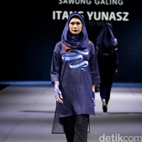 Itang yunasz Sawung Galing Muslim Fashion Festival 2016 at Plaza Selatan. Istora Senayan. Jakarta. [Foto: Mohammad Abduh/Wolipop]