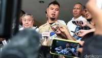 Saya ingin menemui Kapolda yang di berita akan memenjarakan Ahmad Dhani, tutur Dhani.