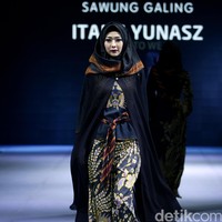Itang yunasz Sawung Galing Muslim Fashion Festival 2016 at Plaza Selatan. Istora Senayan. Jakarta. [Foto: Mohammad Abduh/Wolipop]