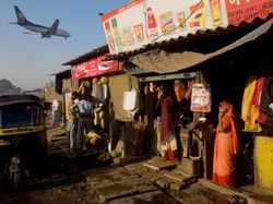 Kisah YouTuber Bule Tinggal di Pemukiman Kumuh Terbesar Asia