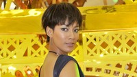 Tara Basro merupakan salah satu selebriti Tanah Air yang memiliki tato. Hadiri sebuah acara, ia pun mengeskpos tato di tubuhnya. Pool/Noel/detikFoto.