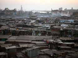 Kisah YouTuber Bule Tinggal di Pemukiman Kumuh Terbesar Asia