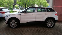 Land Wind X7 adalah hasil jiplakan dari Land Rover Range Rover Evoque. Tak tanggung-tanggung, Jaguar Land Rover bahkan sempat menggugat Jiangling Motor untuk mencabut desain tersebut dari lini produksi mereka. Namun, gugatan itu digagalkan oleh Pemerintah China. Pool/Dok.Reuters.