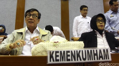 Menkum HAM Raker dengan Baleg DPR