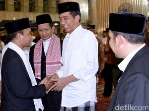 Presiden Jokowi Sumbang Uang untuk Ibu Warteg di Serang