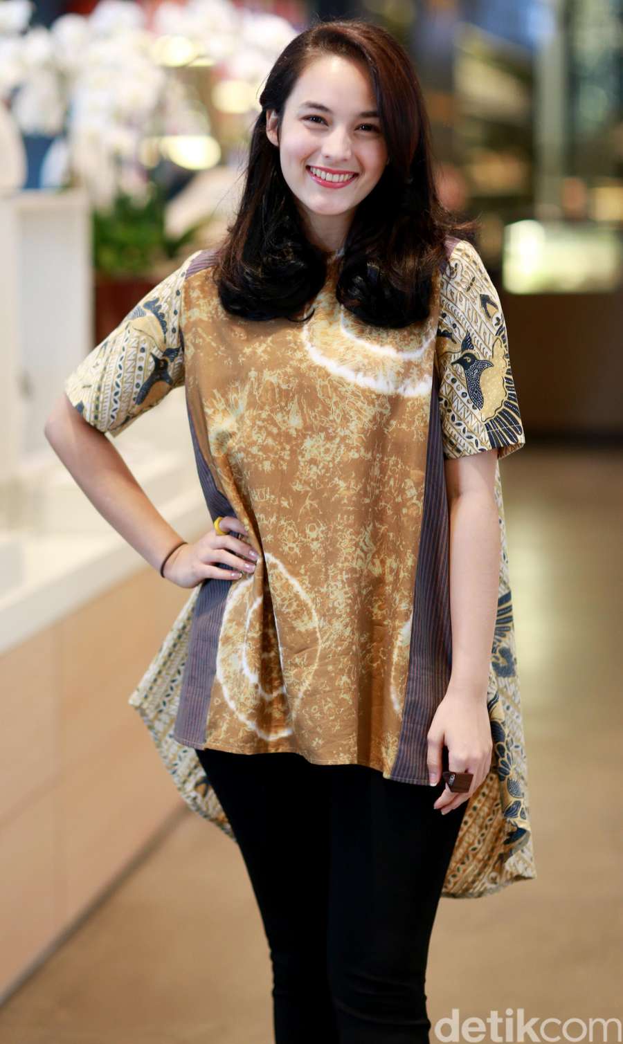 Tara Basro Pamer Tato Foto Pre Wedding Sandra Dewi Di Jepang