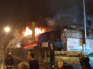 Tawuran Warga Bikin Jalan Jatinegara Jaktim Ditutup