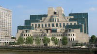 Markas MI6 berdiri dengan gagah di pinggir Sungai Thames daerah Vauxhall, London. Inilah pusat intelijen Inggris (Fitraya/detikTravel)