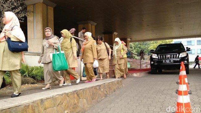 PNS Pria Ingin Cuti Sebulan Saat Istri Melahirkan? Ini Syaratnya