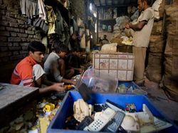 Kisah YouTuber Bule Tinggal di Pemukiman Kumuh Terbesar Asia