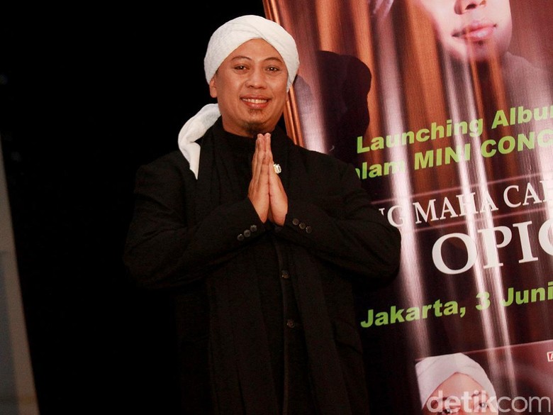 Istri Opik Curhat Panjang Lebar Soal Kabar Dipoligami Istri Opik Curhat Panjang Lebar Soal Kabar Dipoligami