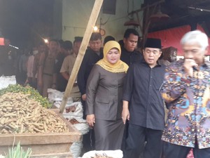 Dikunjungi Pimpinan DPR dan Bupati Bekasi, Pedagang Teriak: Pasarnya Kumuh!