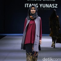 Itang yunasz Sawung Galing Muslim Fashion Festival 2016 at Plaza Selatan. Istora Senayan. Jakarta. [Foto: Mohammad Abduh/Wolipop]