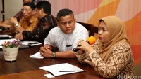 Pengamat ekonomi INDEF Enny Sri Hartati menjelaskan masalah dan solusi yang perlu diambil pemerintah dalam masalah tata kelola pangan, di Jakarta, Senin (6/6/2016).