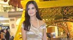 Pretty Mom! Cut Tari Tampil Elegan