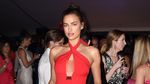 Irina Shayk, Hot in Red