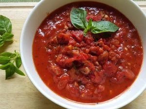 Bagaimana Cara Bikin Saus Tomat yang Segar Enak?