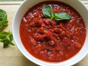Bagaimana Cara Bikin Saus Tomat yang Segar Enak?