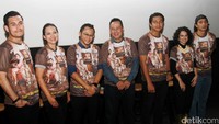 Para pemeran Film Sabtu Bersama Bapak. Pool/Gus Mun/detikFoto.