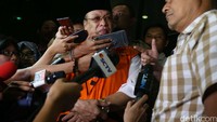 KPK telah menetapkan Suparman dan Johar sebagai tersangka sejak 8 April 2016. Saat itu Suparman baru terpilih sebagai Bupati Rokan Hulu periode 2016-2021.