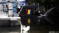 Sejak Minggu lalu, banjir rob menerjang kawasan utara Jakarta.