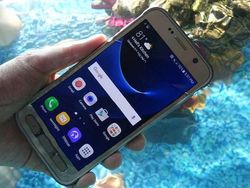 Si Tahan Banting Galaxy S7 Active