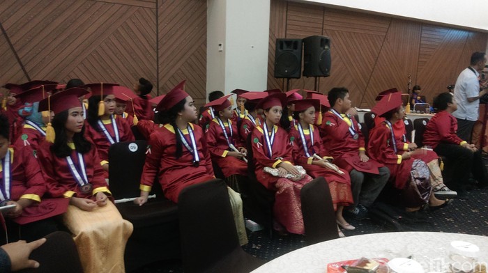 Aktivitas perpisahan siswa SD dan SMA di Pangkalpinang