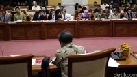 Sekjen MK, Sekjen KY, Komnas HAM, dan pimpinan KPK pun memberikan paparan terkait anggaran di tempat mereka.