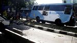 Bus Feeder TransJ yang Terguling Berhasil Dievakuasi