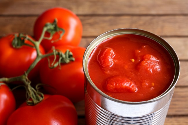 Ketika Makanan Dijadikan Senjata, Ada Granat Alpukat hingga Bom Saus Tomat!