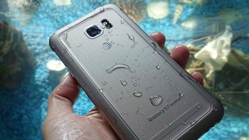 Wujudnya memang beda dari S7 dan S7 Edge. Foto: Android Central