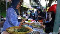 Salah satu agenda kegiatan yang digelar takmir Masjid Muthohhirin, Nitikan adalah Pasar Sore Ramadhan Jogja Tempo Doeloe 2016 yang digelar setiap sore menjelang buka puasa.